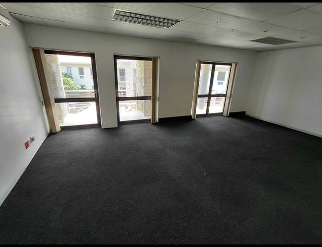 279M² OFFICE TO LET IN BRYANSTON